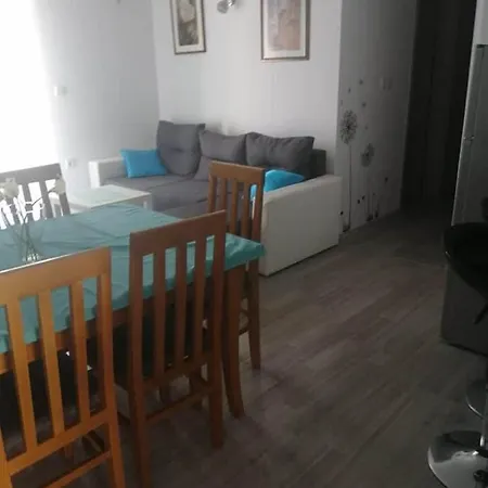 Apartman Dora *