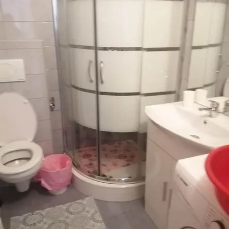 Apartman Dora شقة