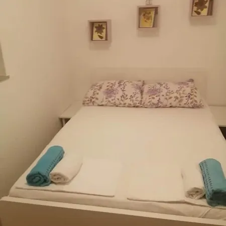 شقة Apartman Dora باغ